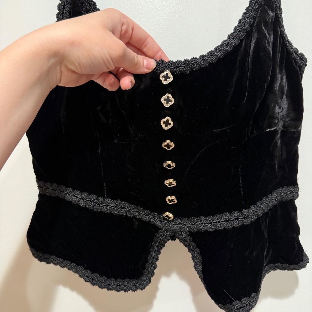 Reformation Minna Black Velvet Tank Top Lace Trim Decorative Button 10 Chic NWT - Picture 7 of 11